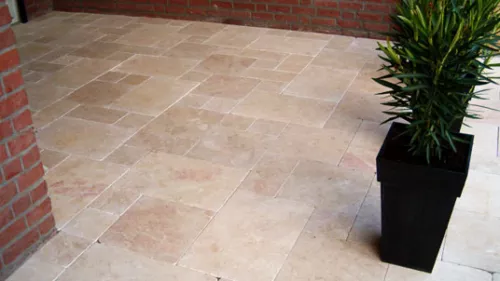 Antique Beige, romaans verband