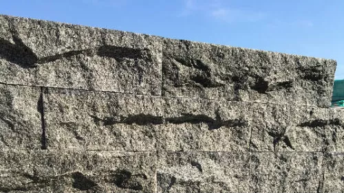 Stones4u Stapelblok basalto 2 zijde natuurruw 1 lange zijde gezoet (758863)