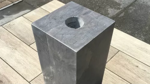 Hardsteen poer recht gezoet met facet, gat 6 cm